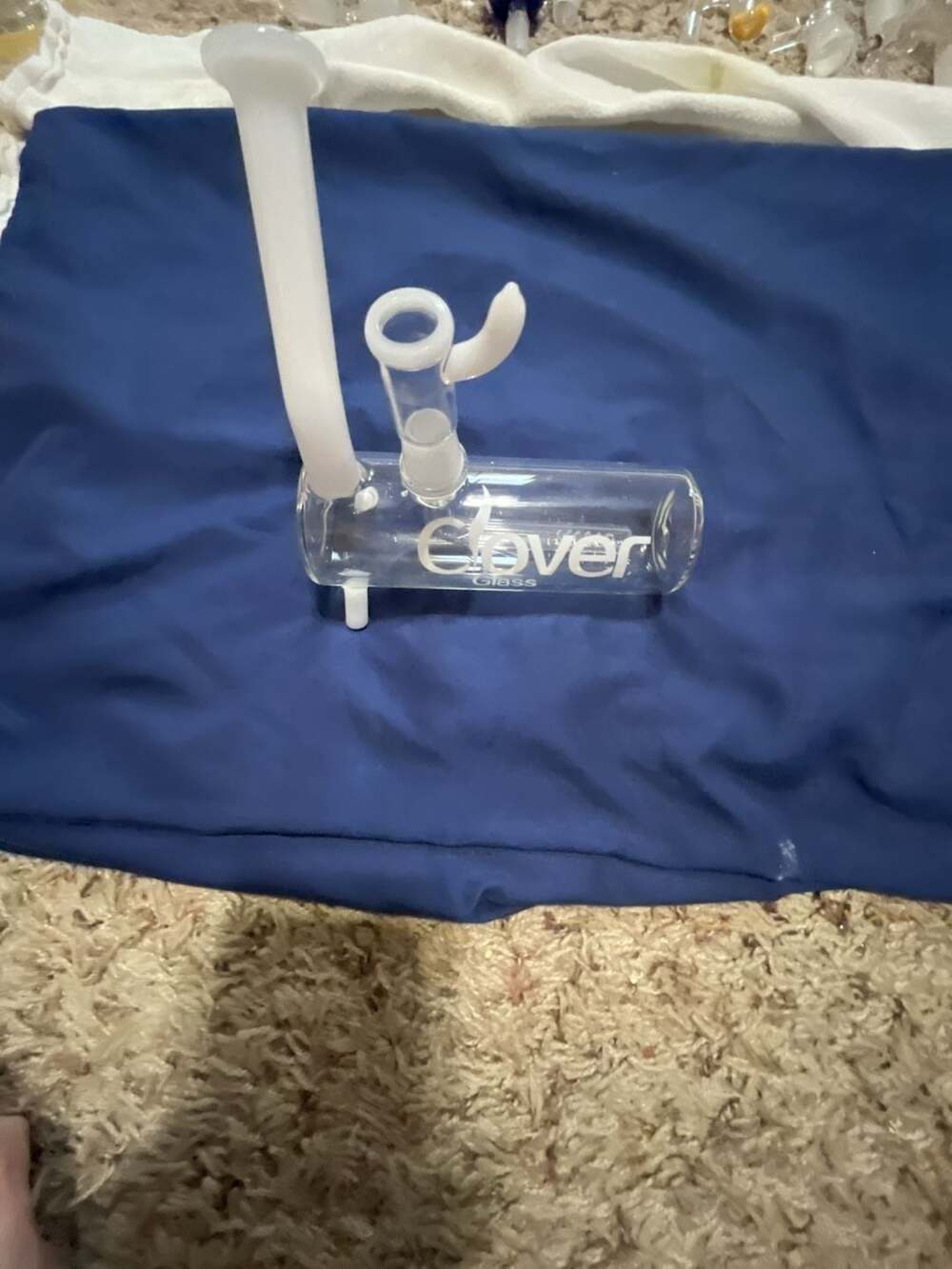 Clover Glass Horizontal Hand Piece Bubbler with Integrated Perc